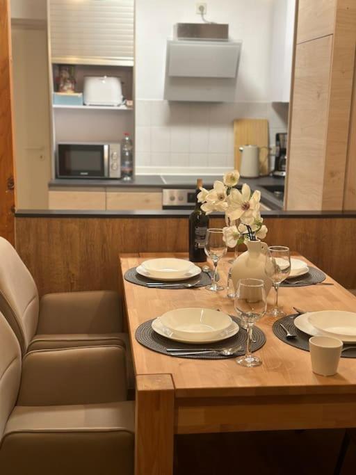 Modern Eingerichtete Wohnung Im Stadtzentrum Zittau Kostenloser Parkplatz Kültér fotó