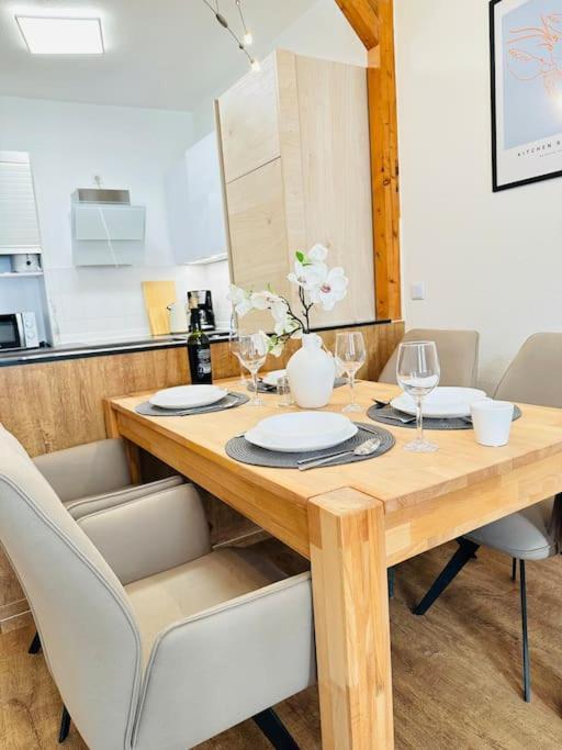 Modern Eingerichtete Wohnung Im Stadtzentrum Zittau Kostenloser Parkplatz Kültér fotó